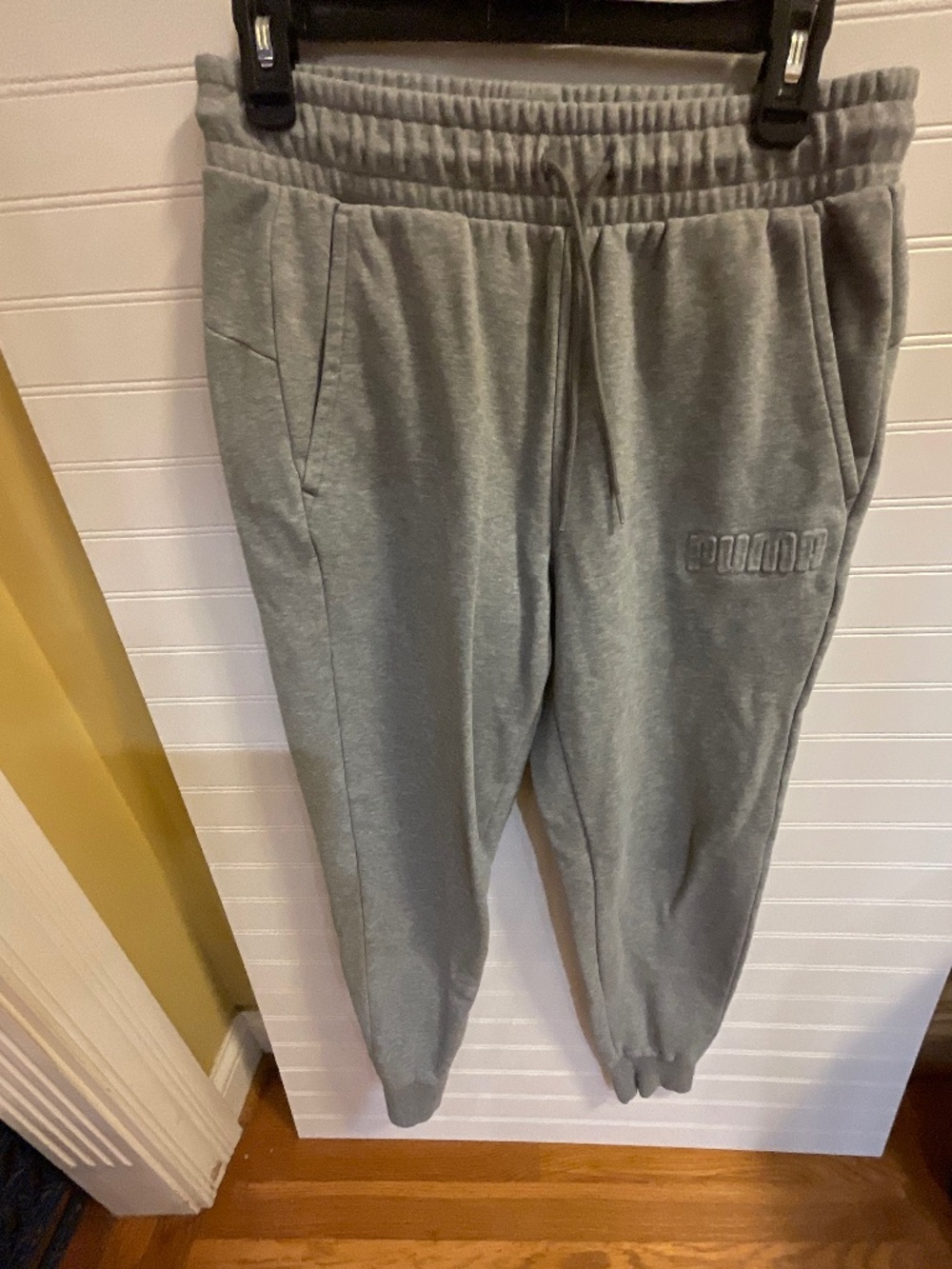 PUMA Gray Fleece Jogger Sweatpants Embossed Logo Men’s Medium